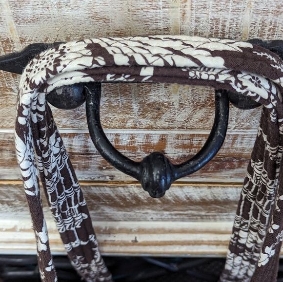 Vera Bradley "Imperial Toile" Retired, Barrel Bag - Picture 4 of 9